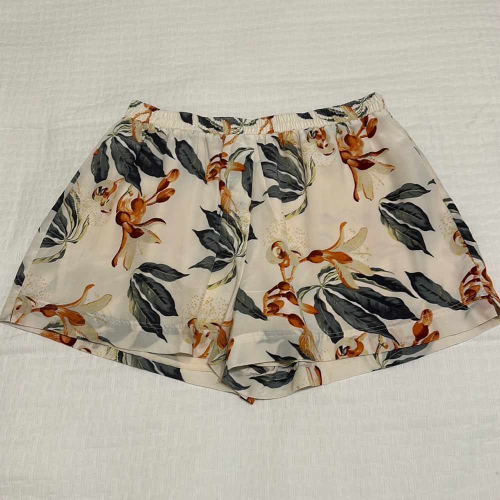 Aritzia Babaton floral silk shorts